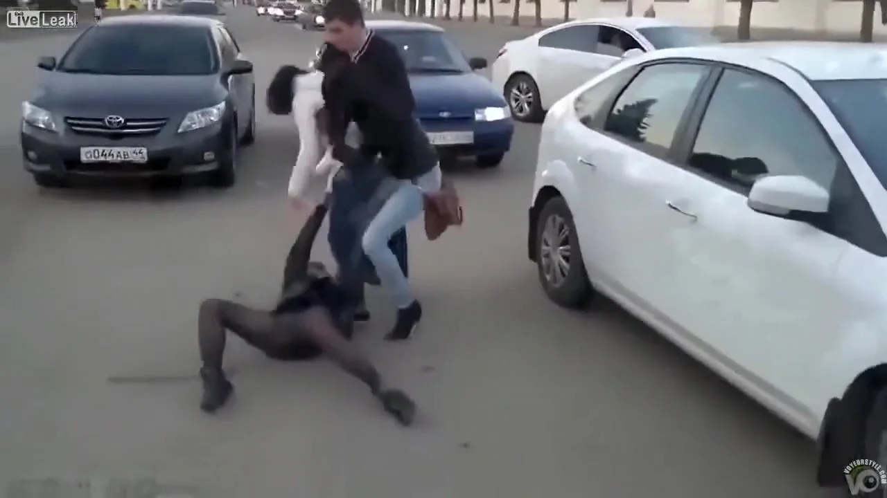 Russian chicks getting into a crazy fight