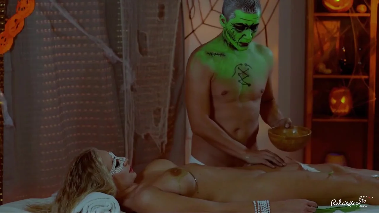 Busty Hungarian Blonde Covered In Green Oil During Halloween Themed Fuck - Kayla Green
