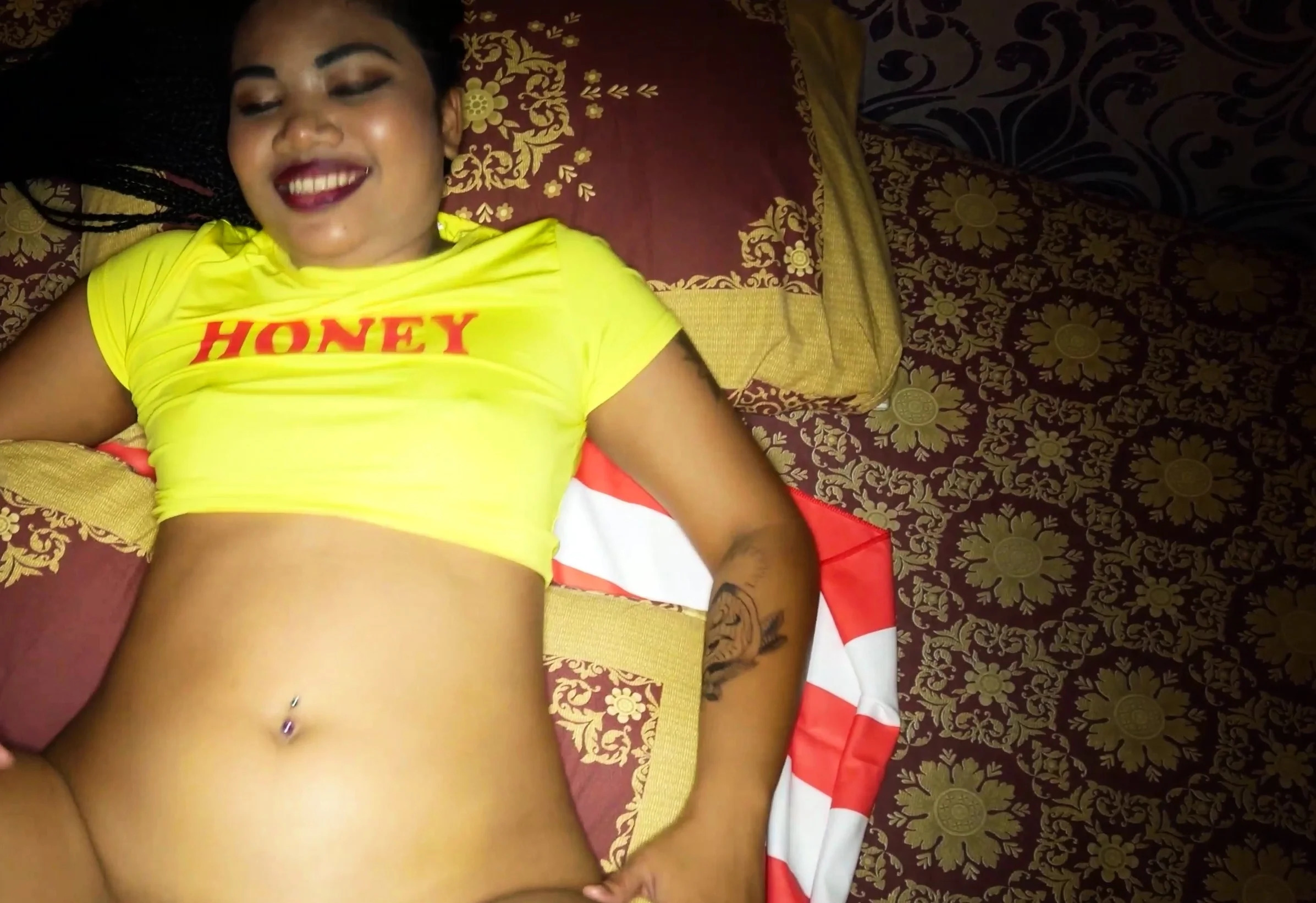 Farang gets a massage and a Thai pussy