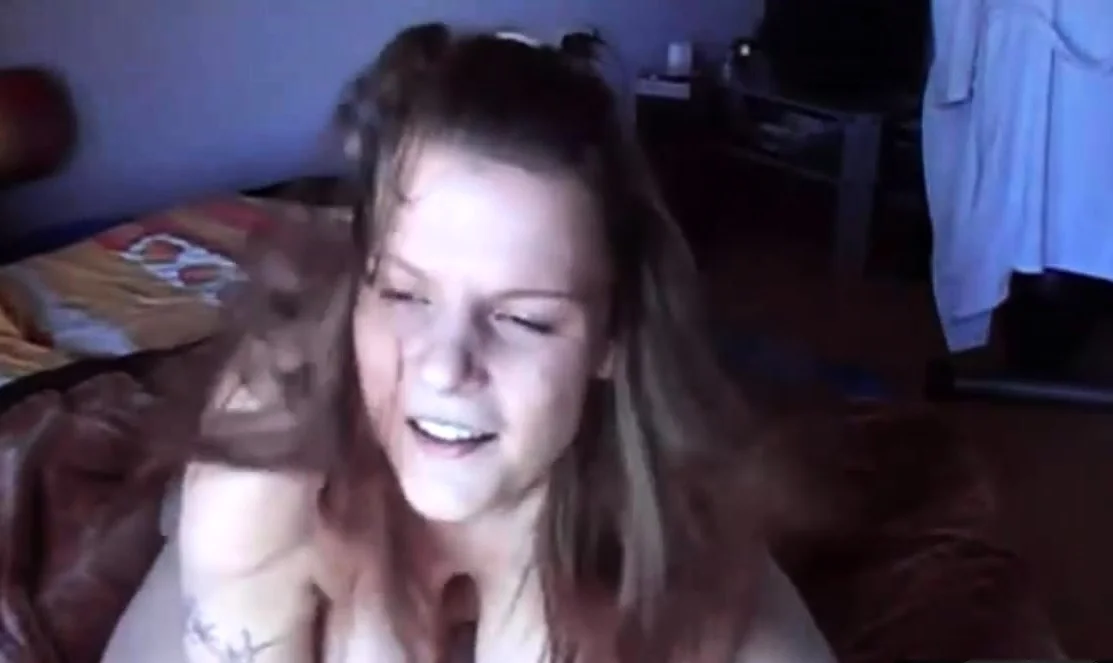 Voluptuous USA Milf Gets Her Peach Finge