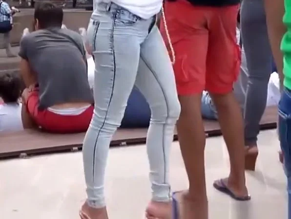 Nice ass chick in tight jeans pants