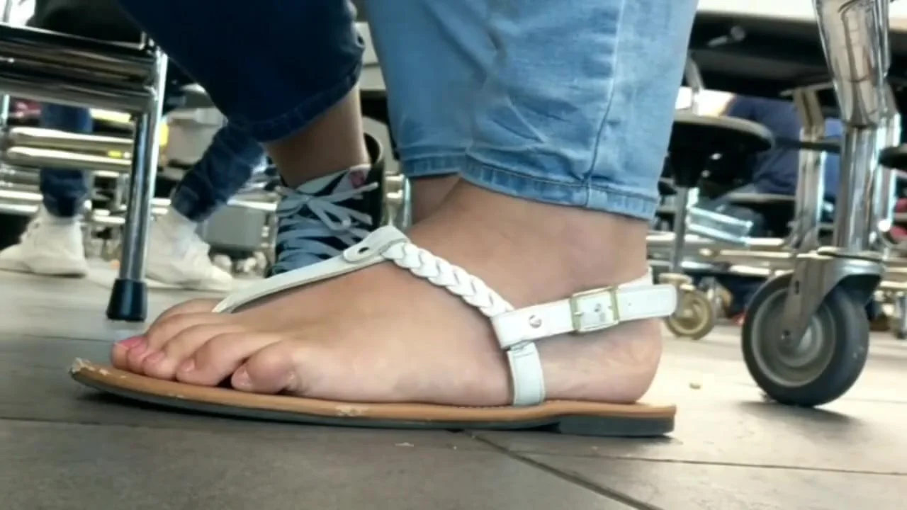 Candid big white girls feet
