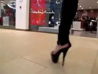 teen 18+ heel flashing in mall