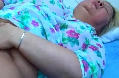 Chunky disgusting all alone mature bitch fucks her old cunt