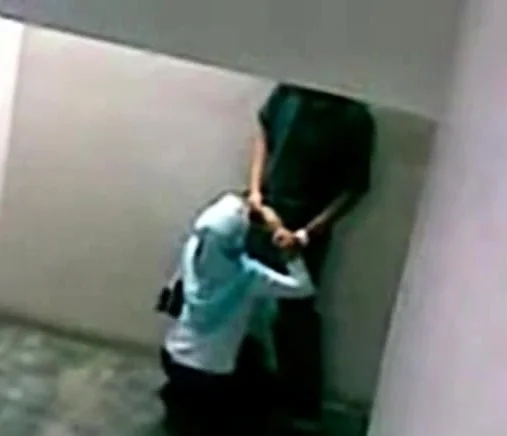 malay-skodeng awek tudung hijab kat tangga