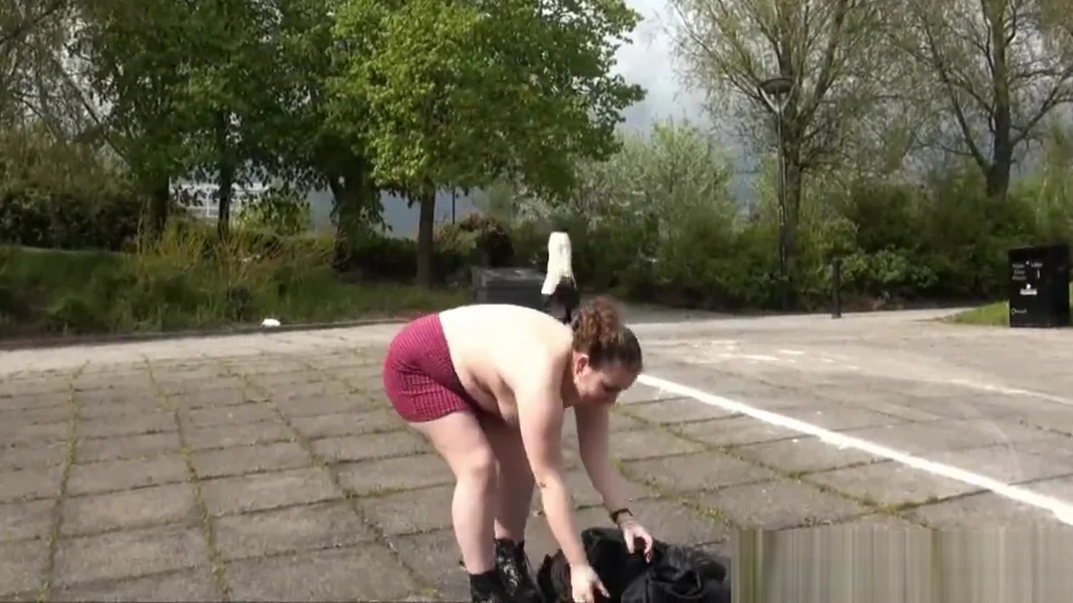 Fat Charlie nude in public and amateur exhibitionism