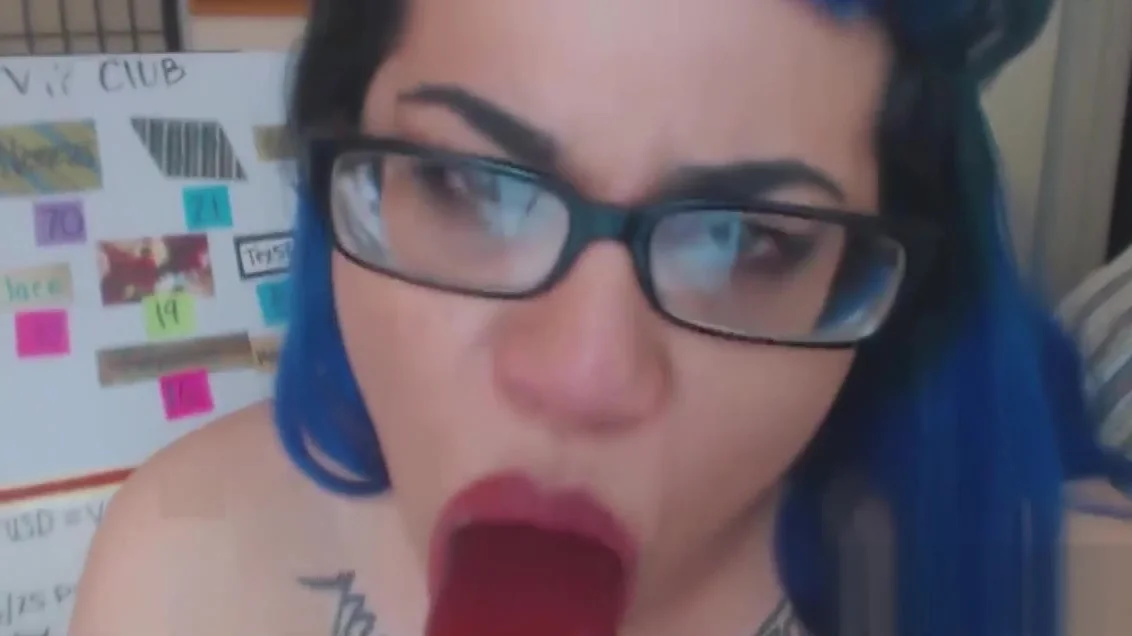 Blue Hair and Pure Kinky Girls Squirting in Closeup