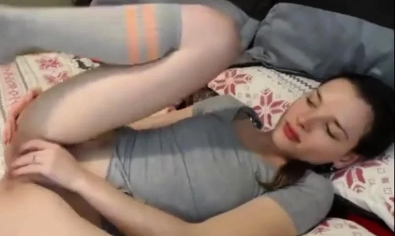 Teen Babe's First Pussy Lick Orgasm on Webcam