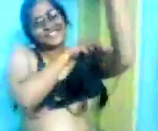 Desi girl wearing bra