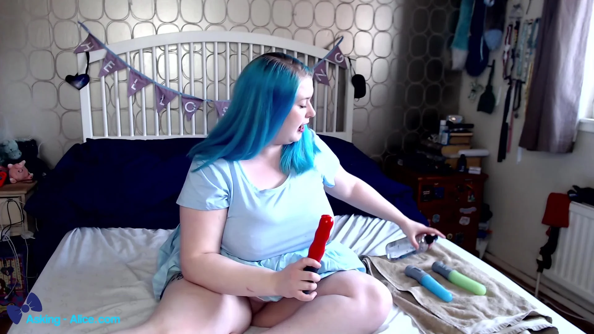 Angryllamauk Lightsaber Toy Rview - Solo Girl