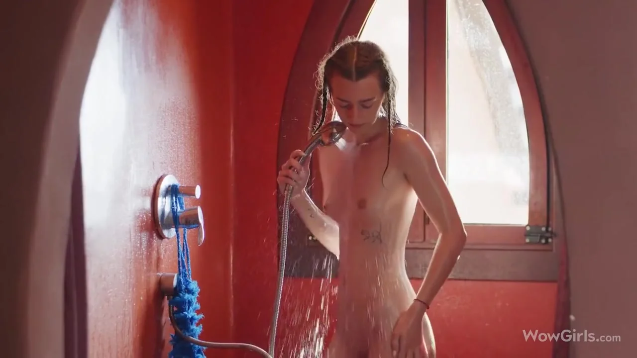 Very Hot Girl Amber Playing With Her Pussy In The Shower