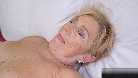 A messy big facial for girlfriend Malyas face