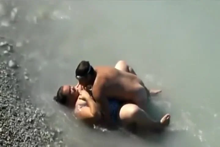 Chubby girl fucked in the water