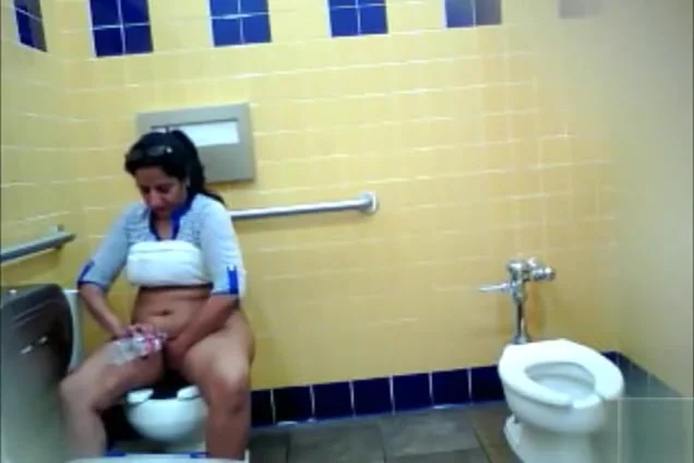 Thick Mexican woman piddles and washes her genitals in the restroom