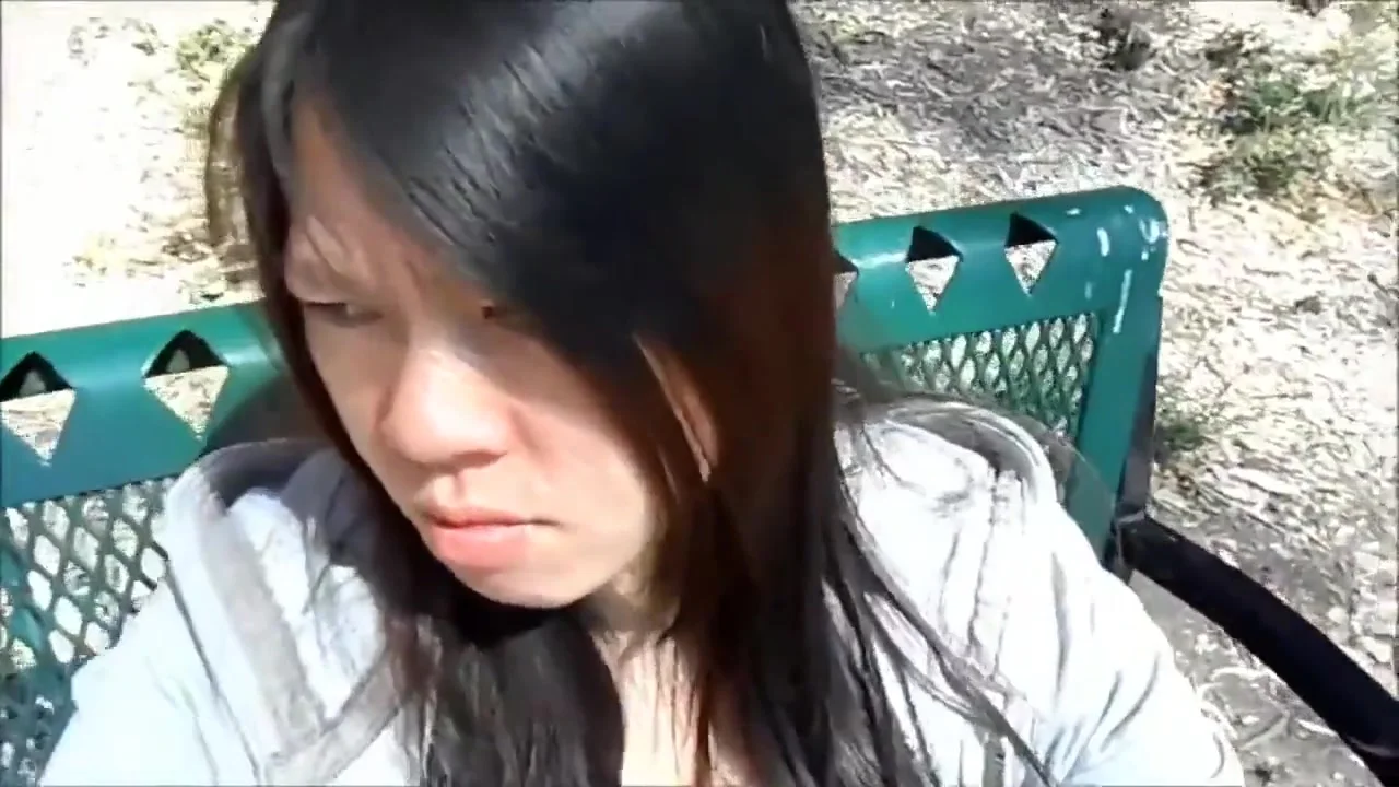 Asian Babe Sucked Strangers Cock in Park
