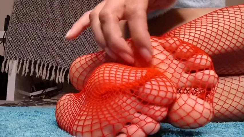 Milf Teases You With Her Sexy Feet