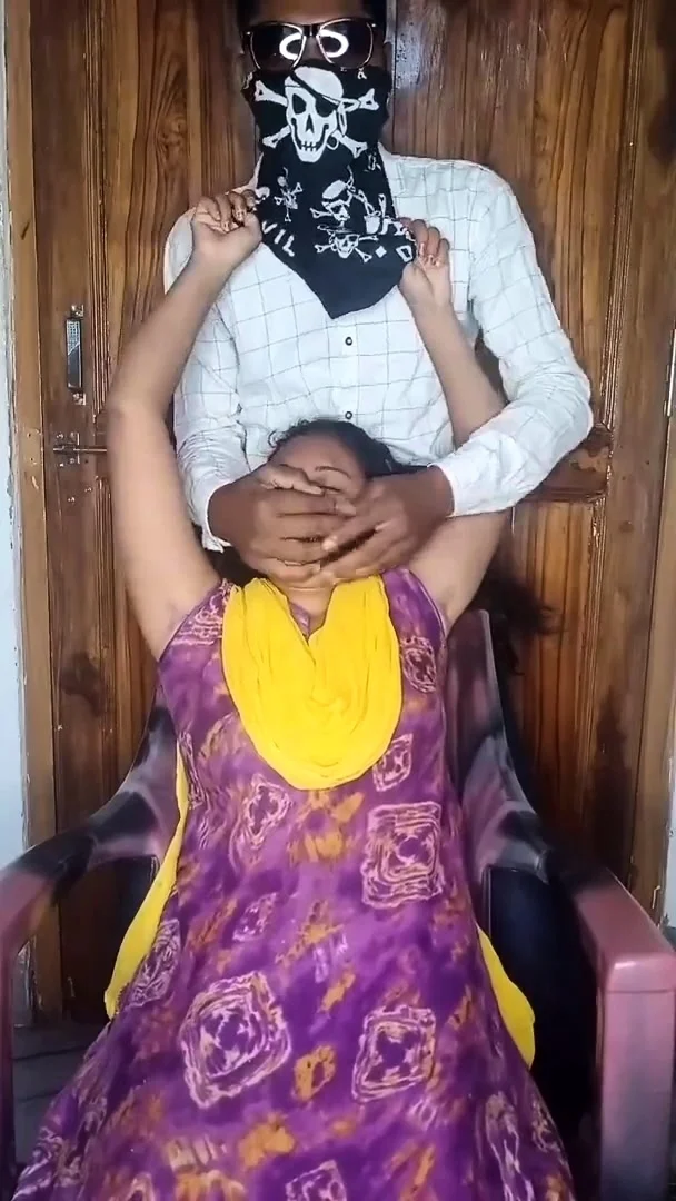 Indian Desi Aunty Massaging Viddoe With Desi Boy