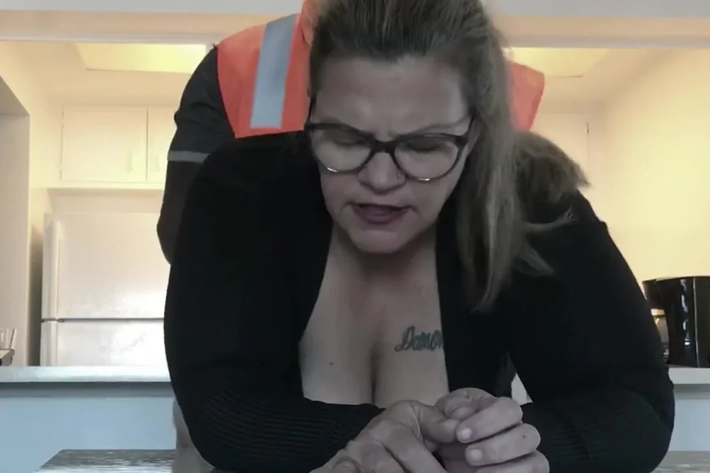 Horny Housewife Fucks Black Construction Worker