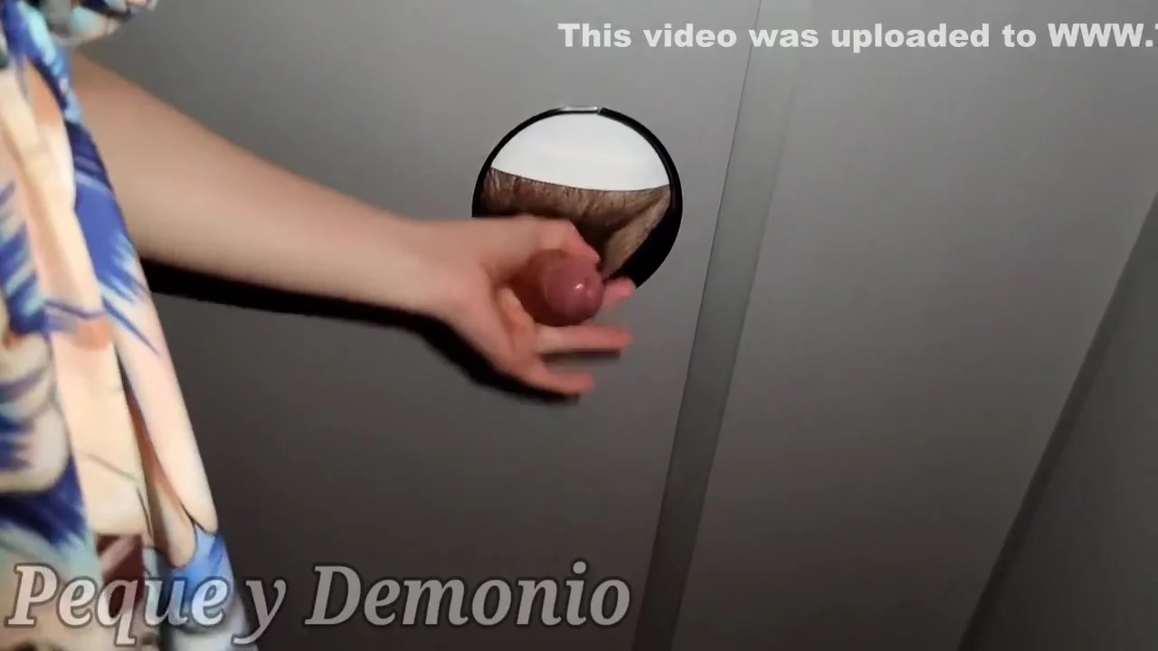 Walking 4 Unknown Cocks In A Gloryhole. Www.pequeydemonio.com 10 Min