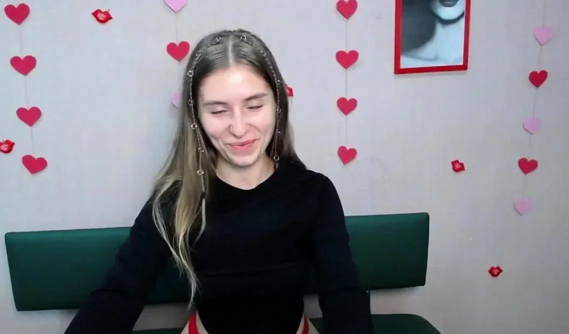 Young Ukrainian babe TaliaSunshin poses on webcam