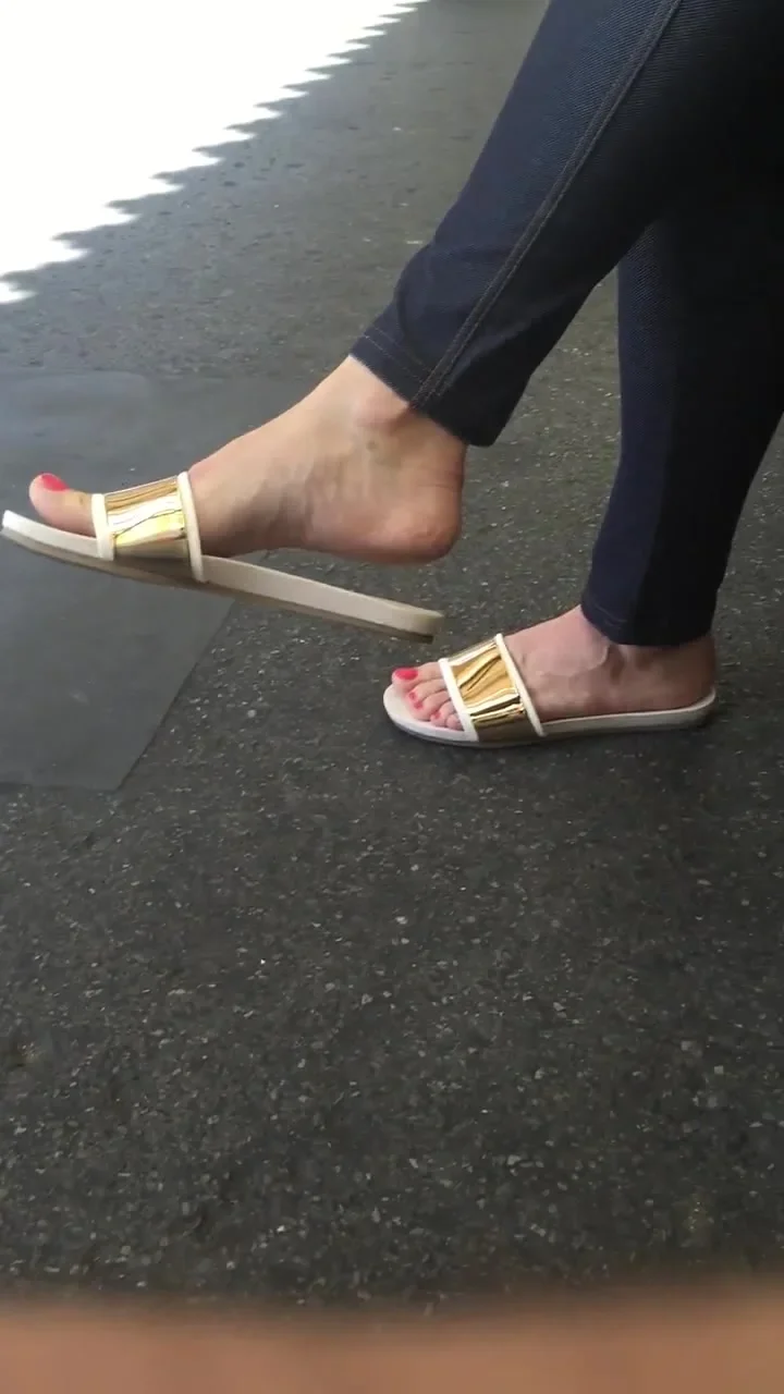 Sexy feet at London tube station, red toes dangling feet