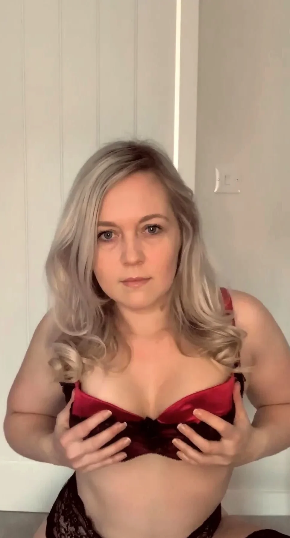 Glamour blonde lingerie tease in seamed stockings