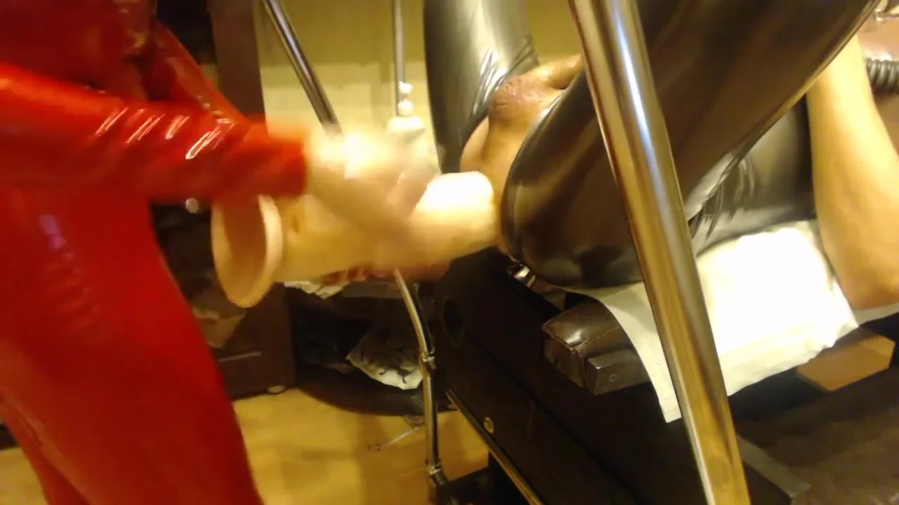 Strap-on Fisting And Latex - 1