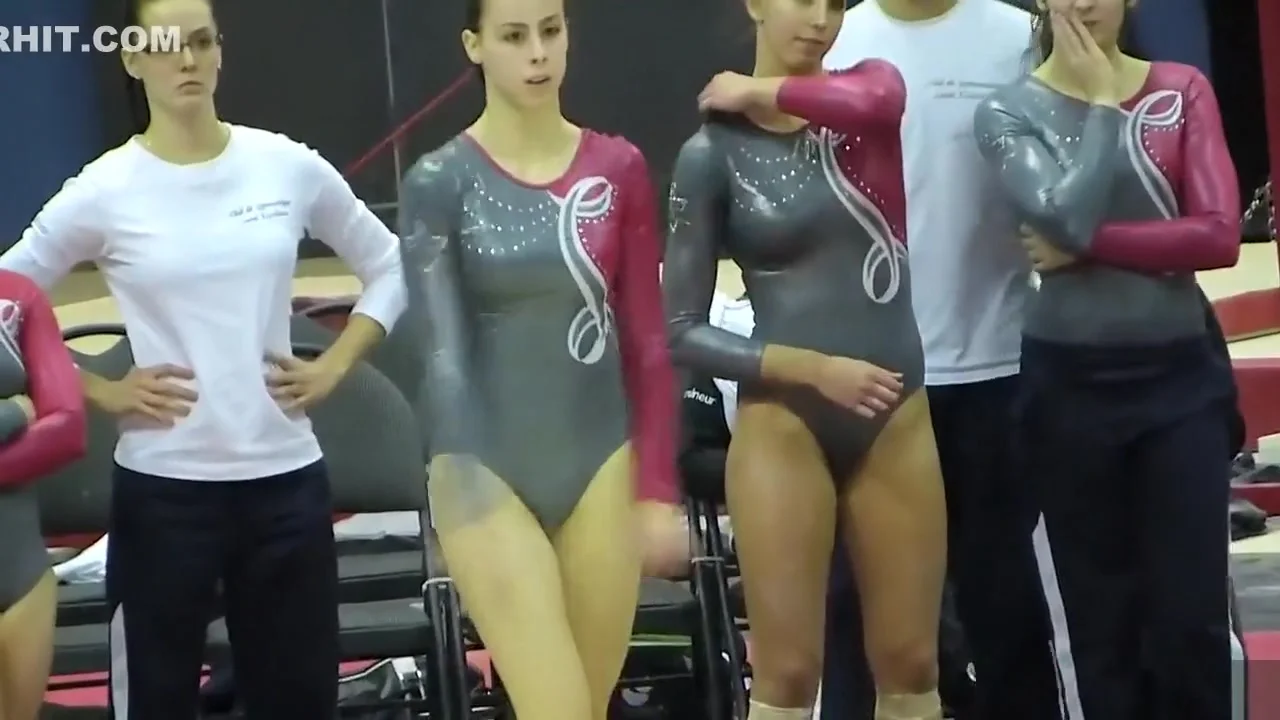 Delicious gymnast with big ass performs some amazing moves