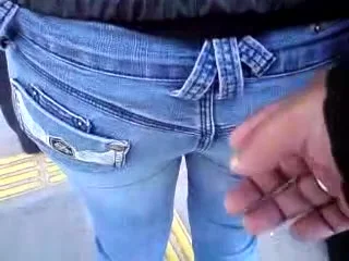 ENCOXADA ASS IN BUS STOP