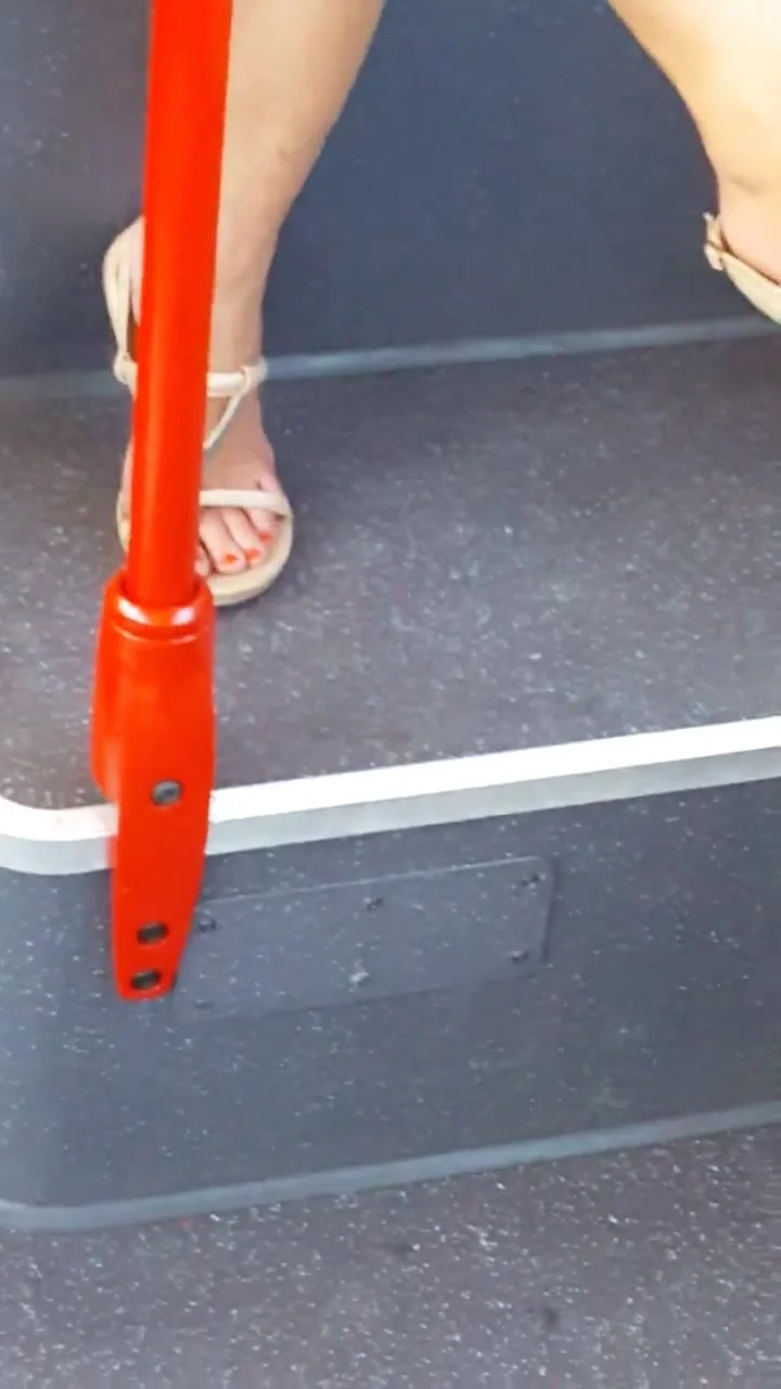 nice feet of hot milf