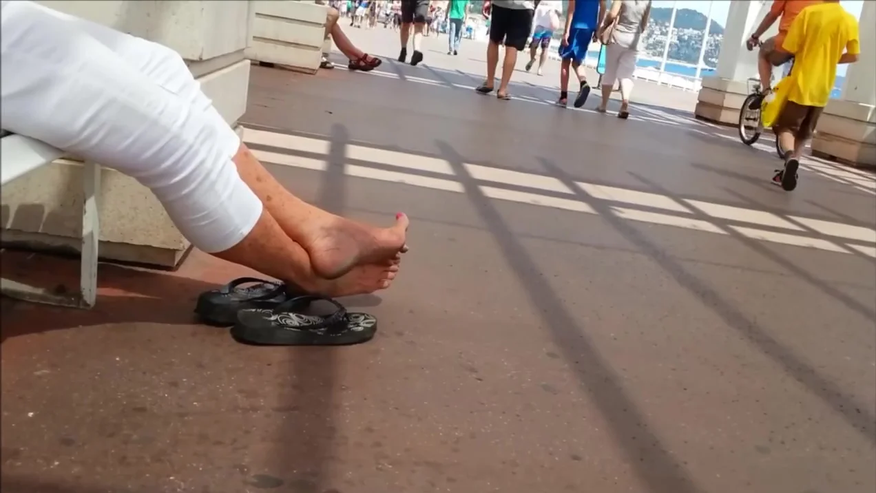 Video028 Candid English Granny Dirty Pink Feetplays Ptr1