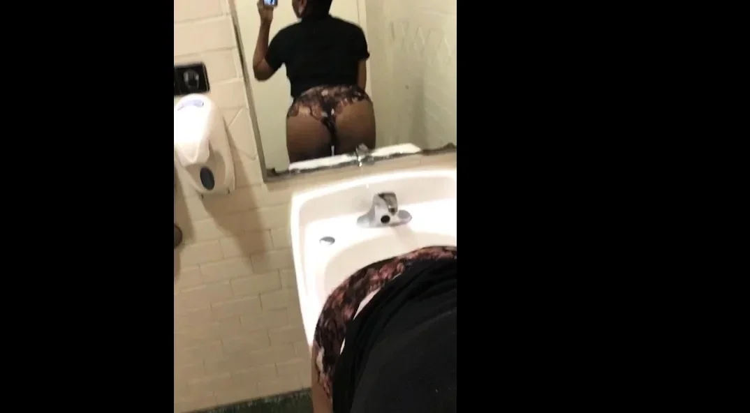 Big Booty Black Girl Mirror Selfie