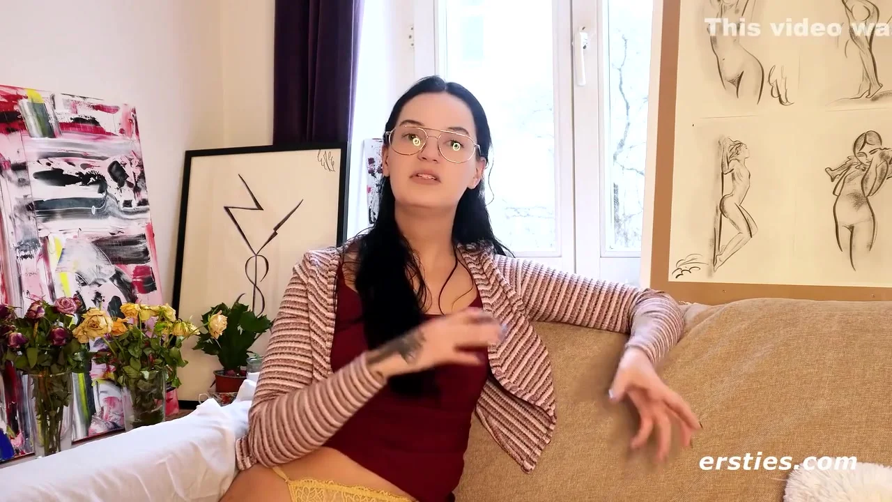 Artistic Babe Plays With A Dildo To Orgasm