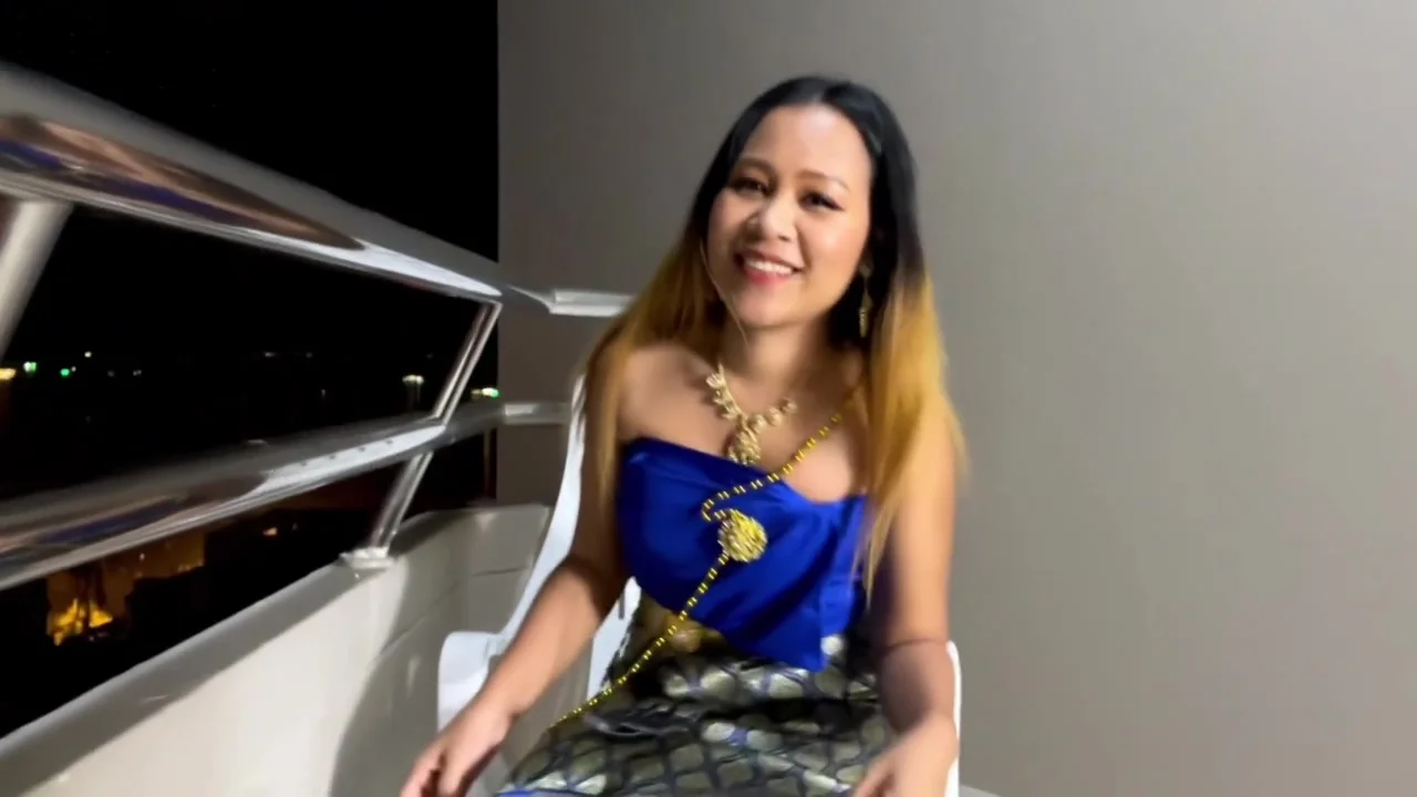 Tuktuk Fucked In Thai Traditional Dress