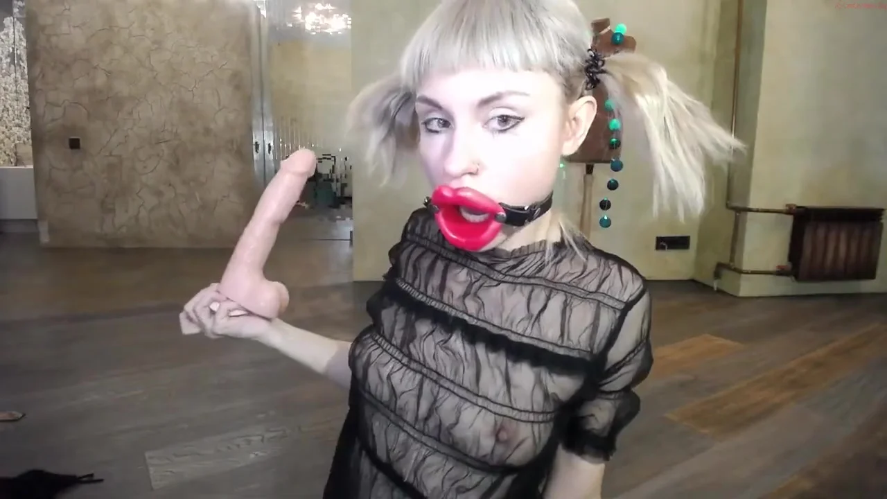 PIGHOLE RED LIPS MOUTH BLOWJOB BLONDE PIGTAILS DEEPTHROAT