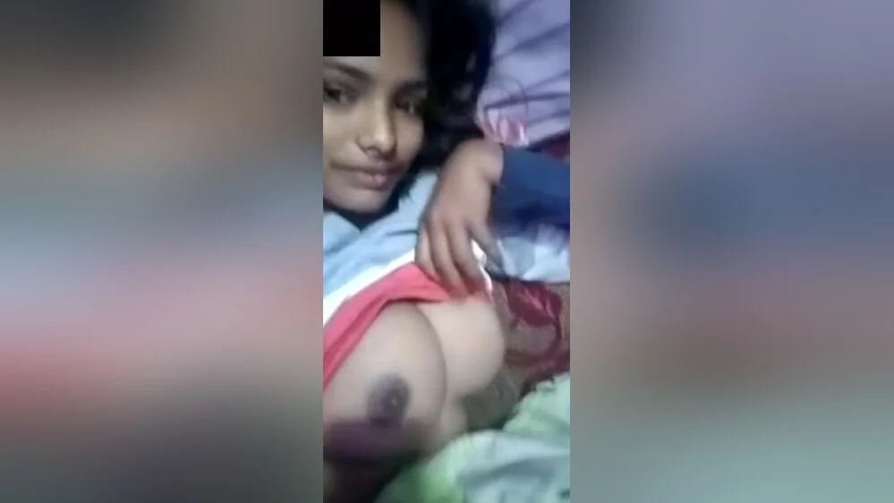 Today Exclusive- Cute Desi Chick Shows Her Boobs