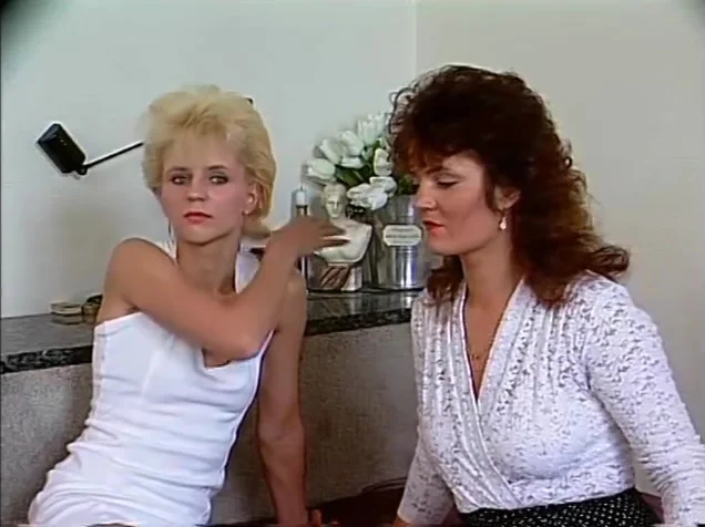 Mature lesbians having fun - Julia Reaves