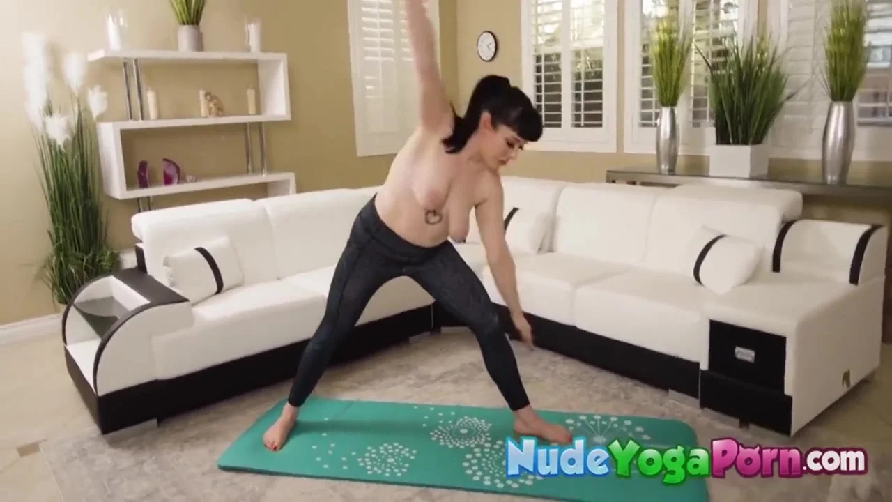 Lita Lecherous In Curvy Alt Beauty Strips For Nude Yoga