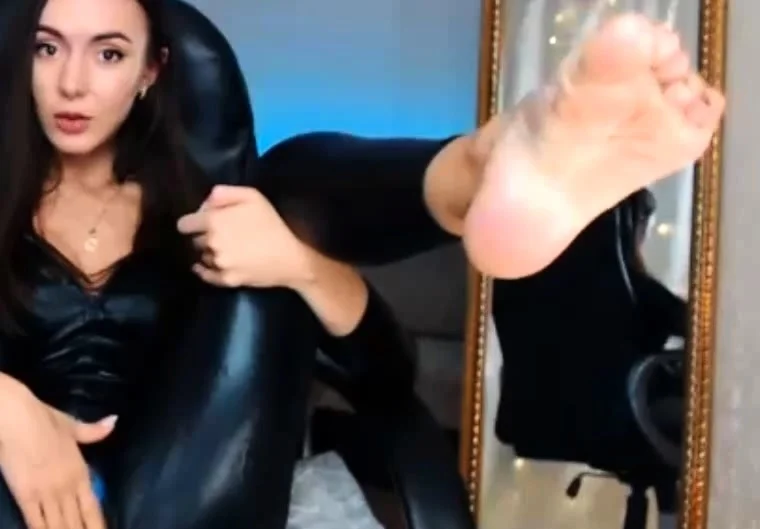 Brunette dressed in latex climaxes after masturbation