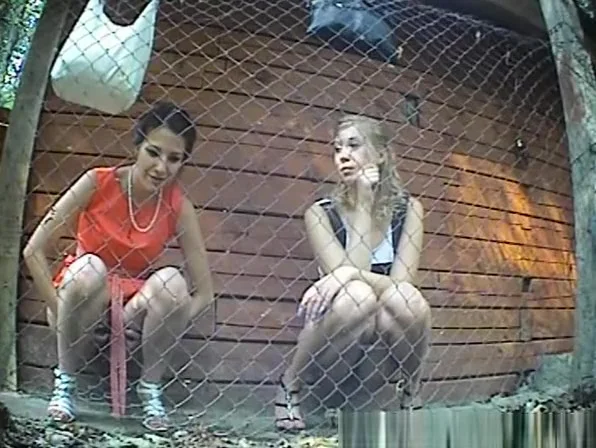 catches two hot chicks pissing