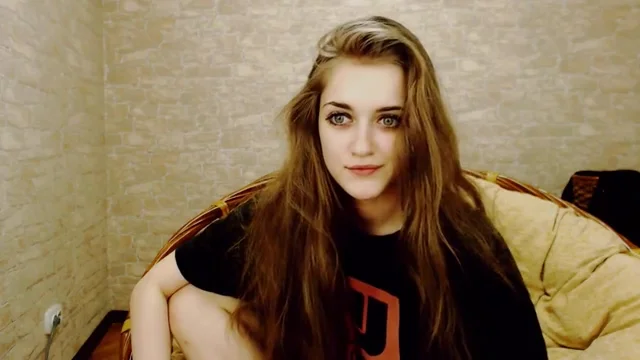 Amateur Mirrabelle13 Fingering Herself On Live Webcam