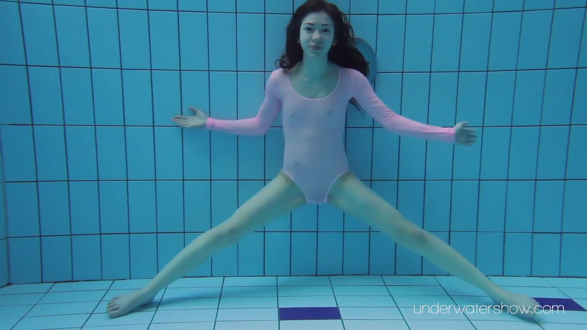 Czech teen 18+ Roxalana Impresses With Her Swimming Prowess