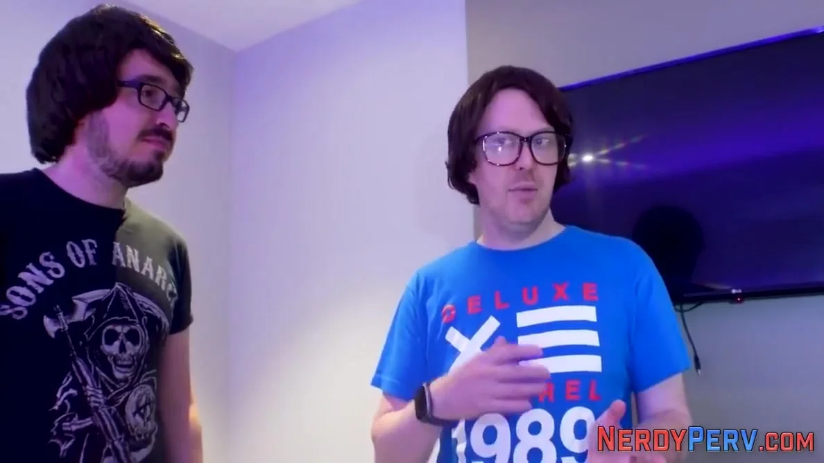 Leeds Nerds Get Sucked By Busty Inked Brit