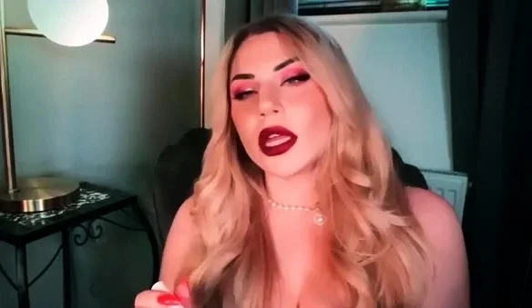 Goddess Blonde Kitty - Lipstick Try On Haul