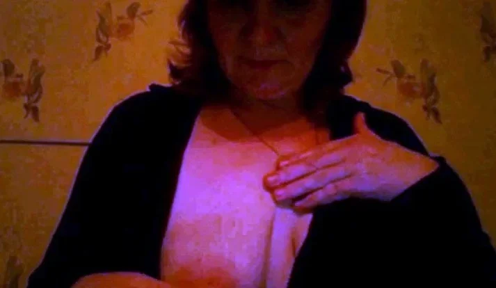 Mature Russian Amateur Irina Shows Off on Webcam