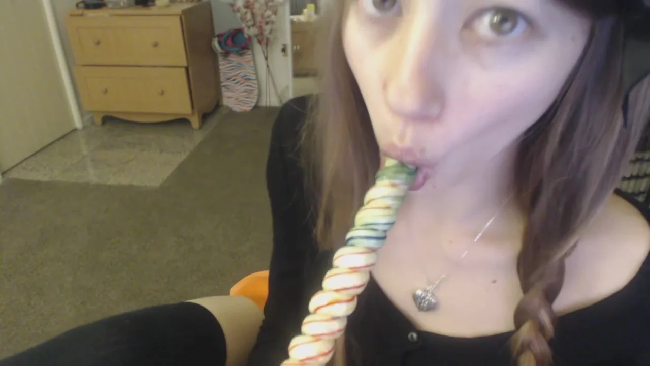 Leilani Masturbate And Squirt On Webcam 3