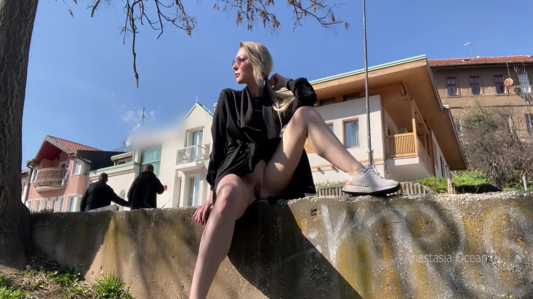 Chilling In Park And Flashing Pussy To People Around. Open Legs In Public. 11 Min