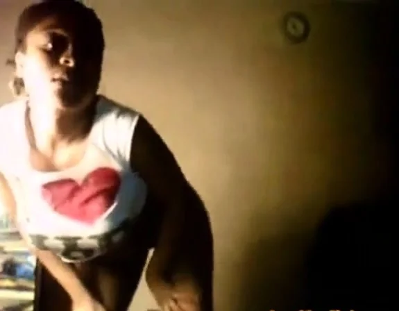 black babe with great but shaking it on webcam (MrNo)
