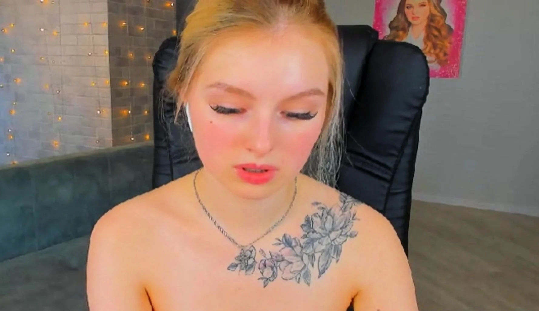 Stunning Blonde Beauty Passionately Fuck Her Pussy