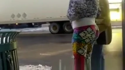 Sexy ass jiggling in bus stop